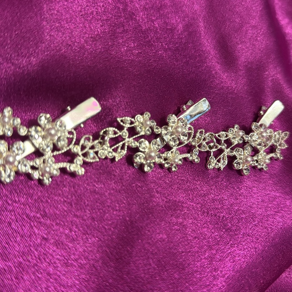 Elegant Silver Floral 4 hair clip for specail events